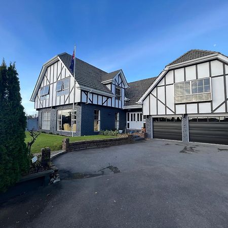 Tudor Manor Bed & Breakfast Paraparaumu Exterior photo