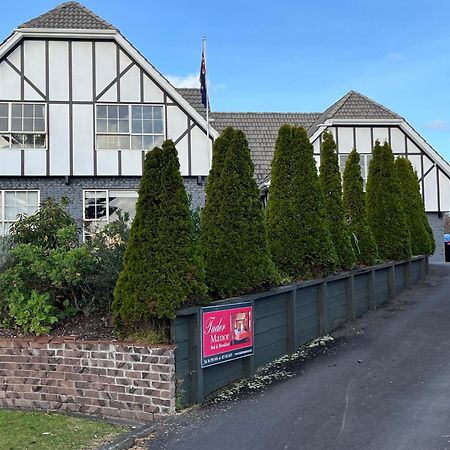 Tudor Manor Bed & Breakfast Paraparaumu Exterior photo