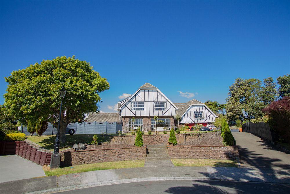 Tudor Manor Bed & Breakfast Paraparaumu Exterior photo