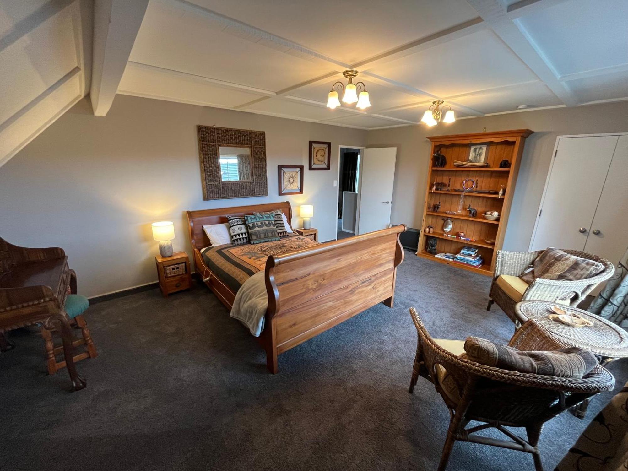 Tudor Manor Bed & Breakfast Paraparaumu Exterior photo
