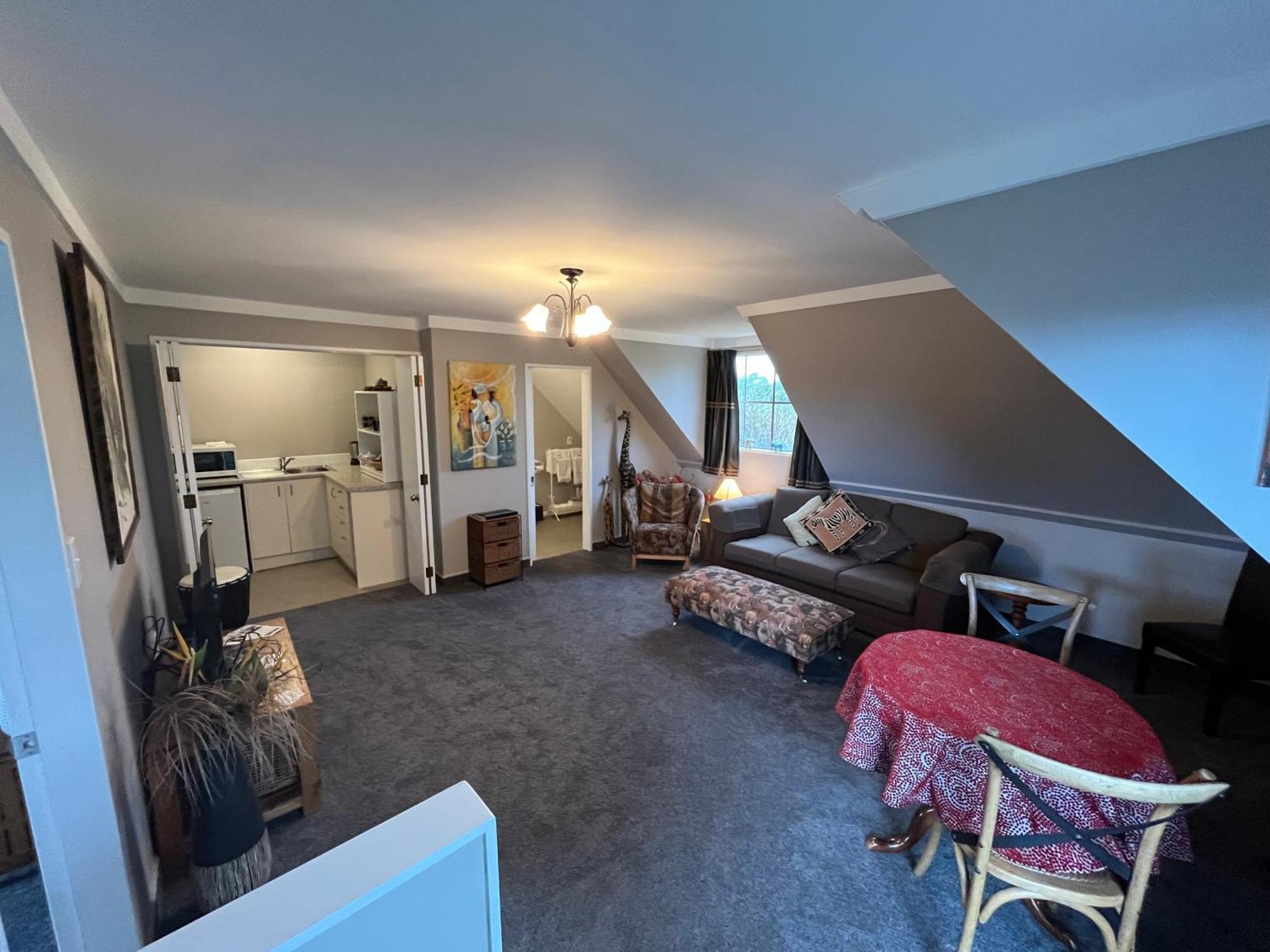 Tudor Manor Bed & Breakfast Paraparaumu Exterior photo