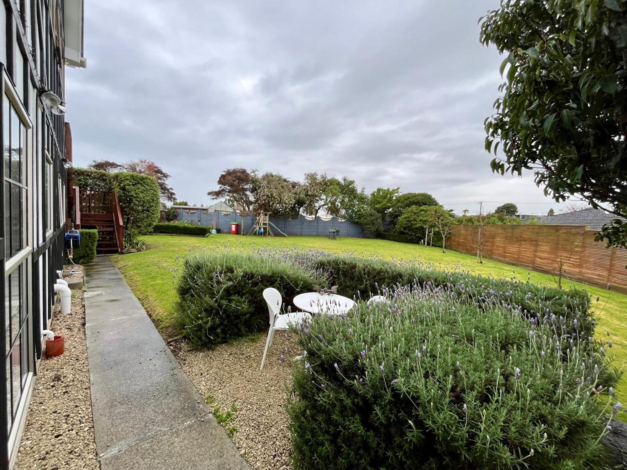 Tudor Manor Bed & Breakfast Paraparaumu Exterior photo