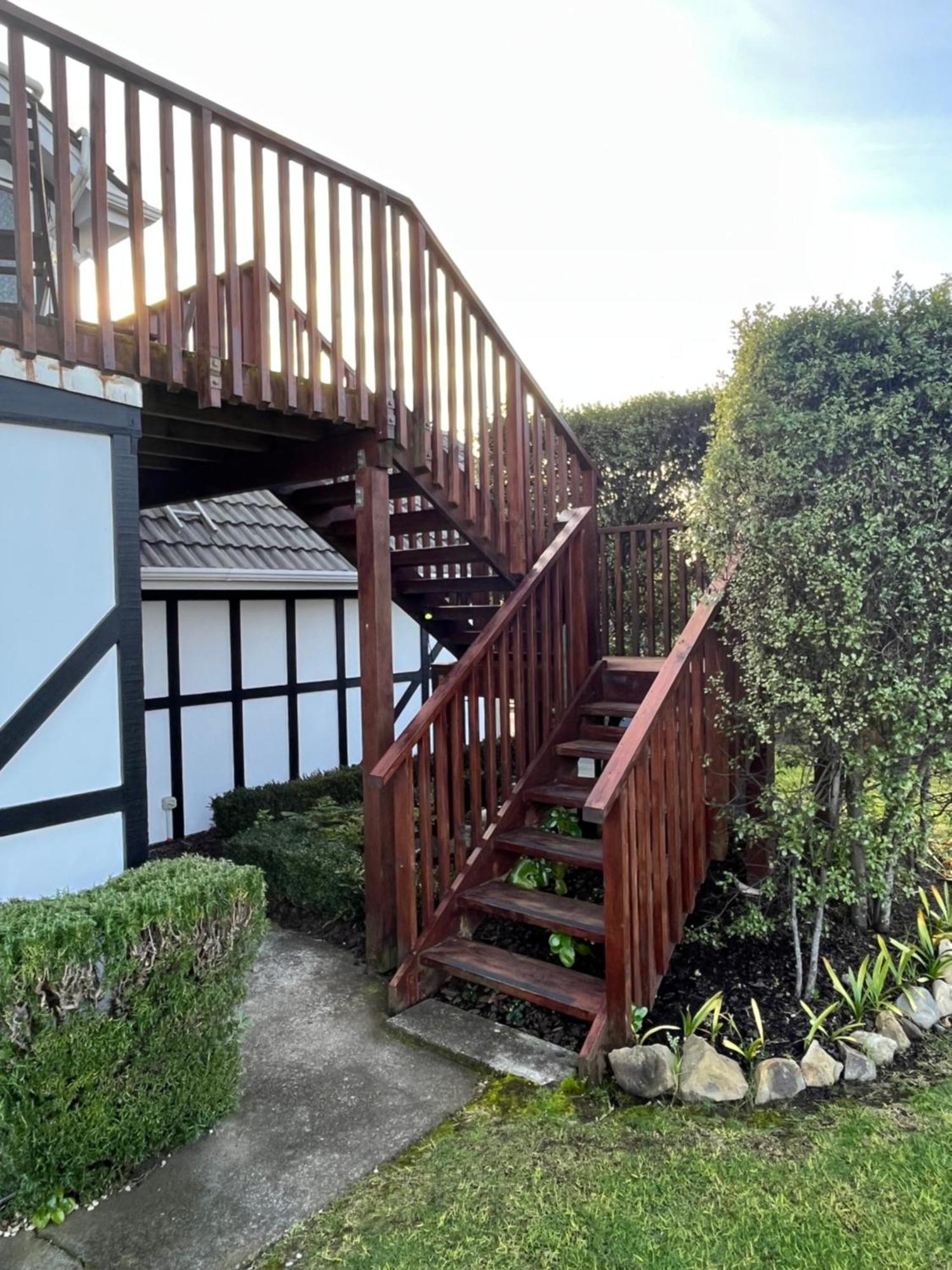 Tudor Manor Bed & Breakfast Paraparaumu Exterior photo