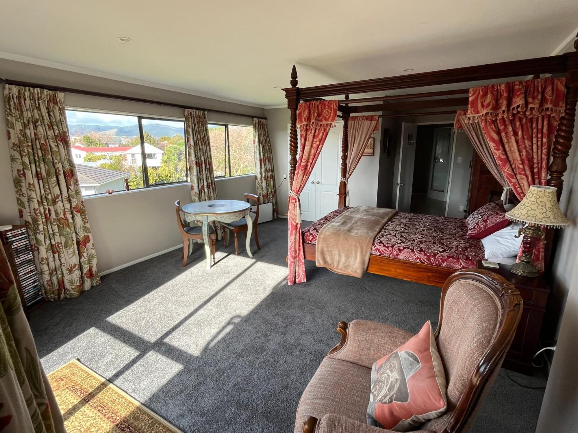 Tudor Manor Bed & Breakfast Paraparaumu Exterior photo
