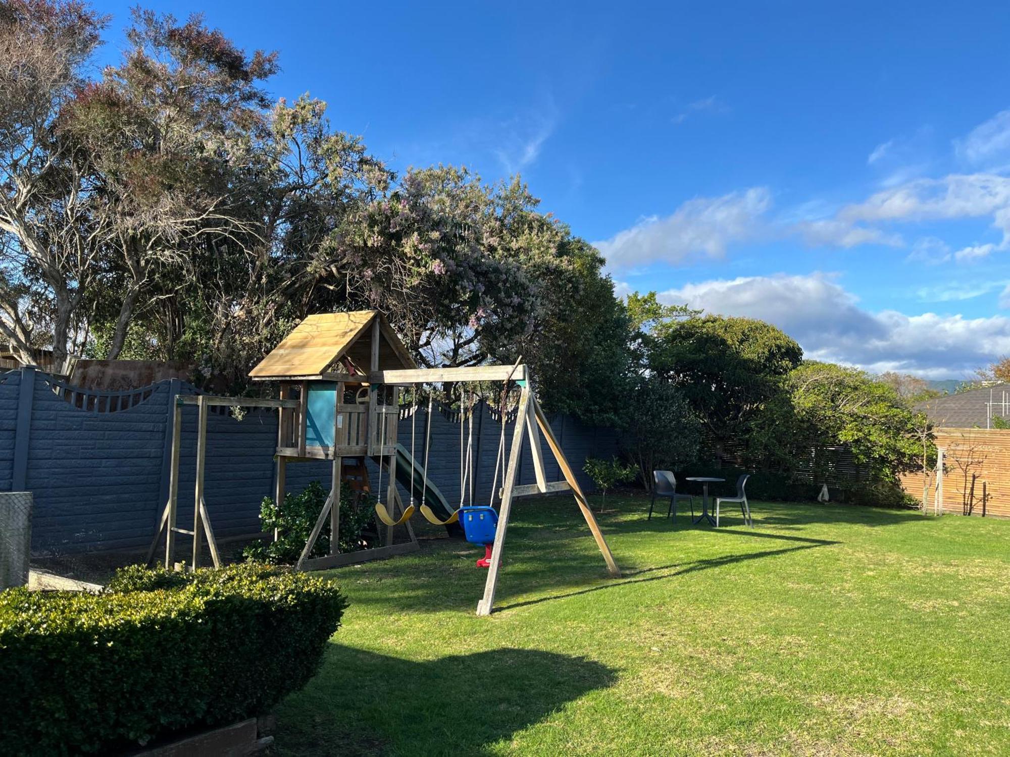 Tudor Manor Bed & Breakfast Paraparaumu Exterior photo