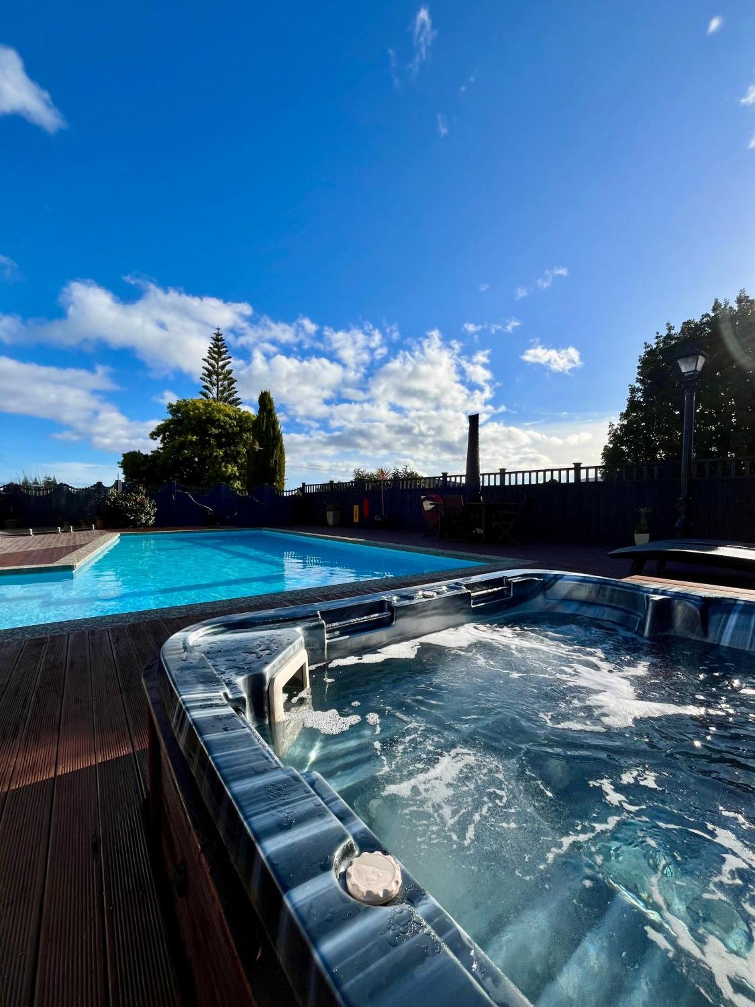 Tudor Manor Bed & Breakfast Paraparaumu Exterior photo