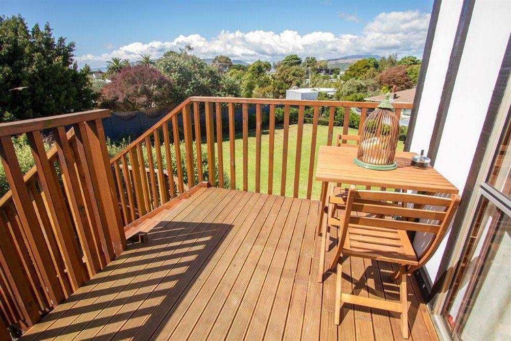 Tudor Manor Bed & Breakfast Paraparaumu Exterior photo