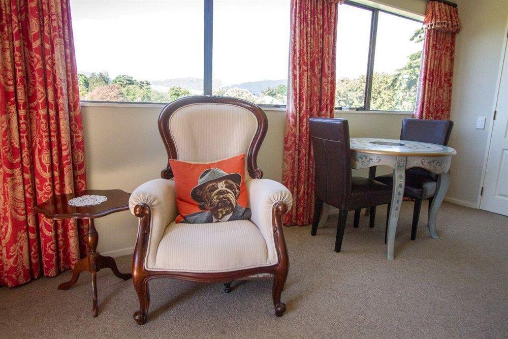Tudor Manor Bed & Breakfast Paraparaumu Exterior photo