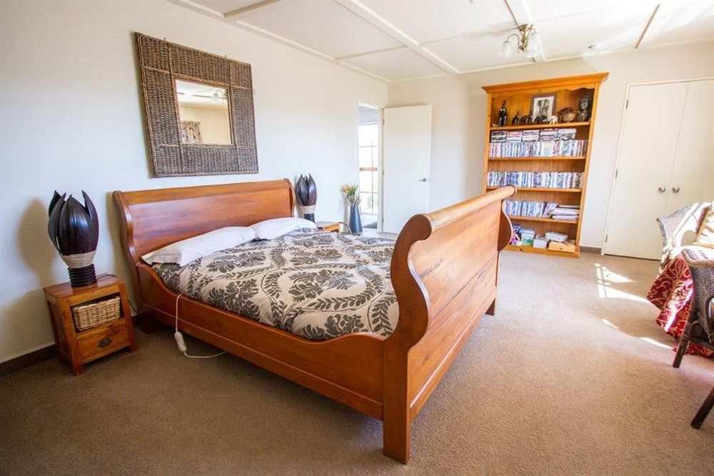 Tudor Manor Bed & Breakfast Paraparaumu Exterior photo