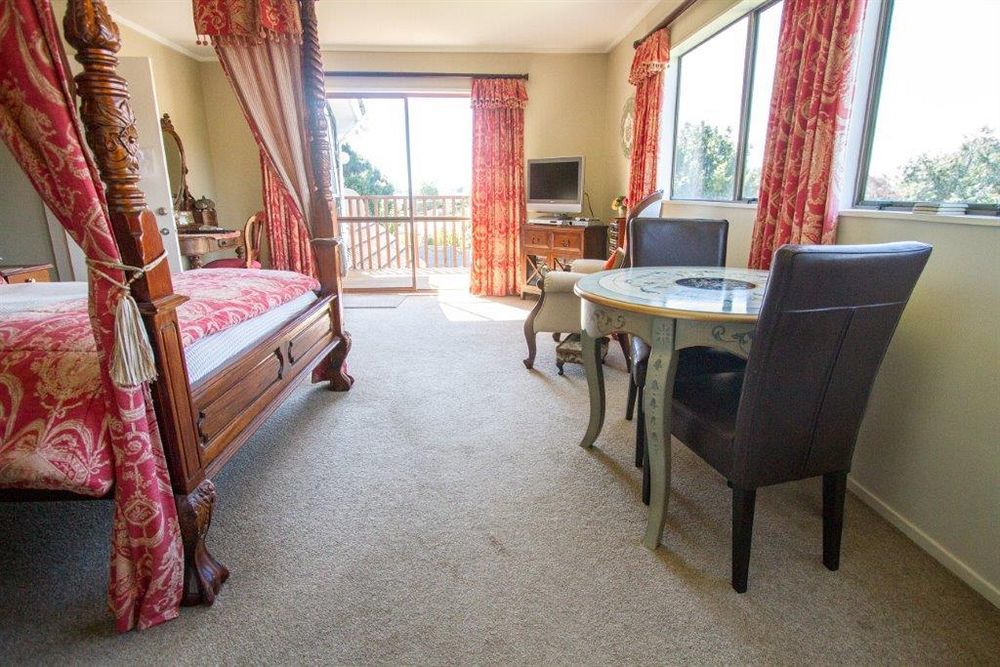 Tudor Manor Bed & Breakfast Paraparaumu Exterior photo